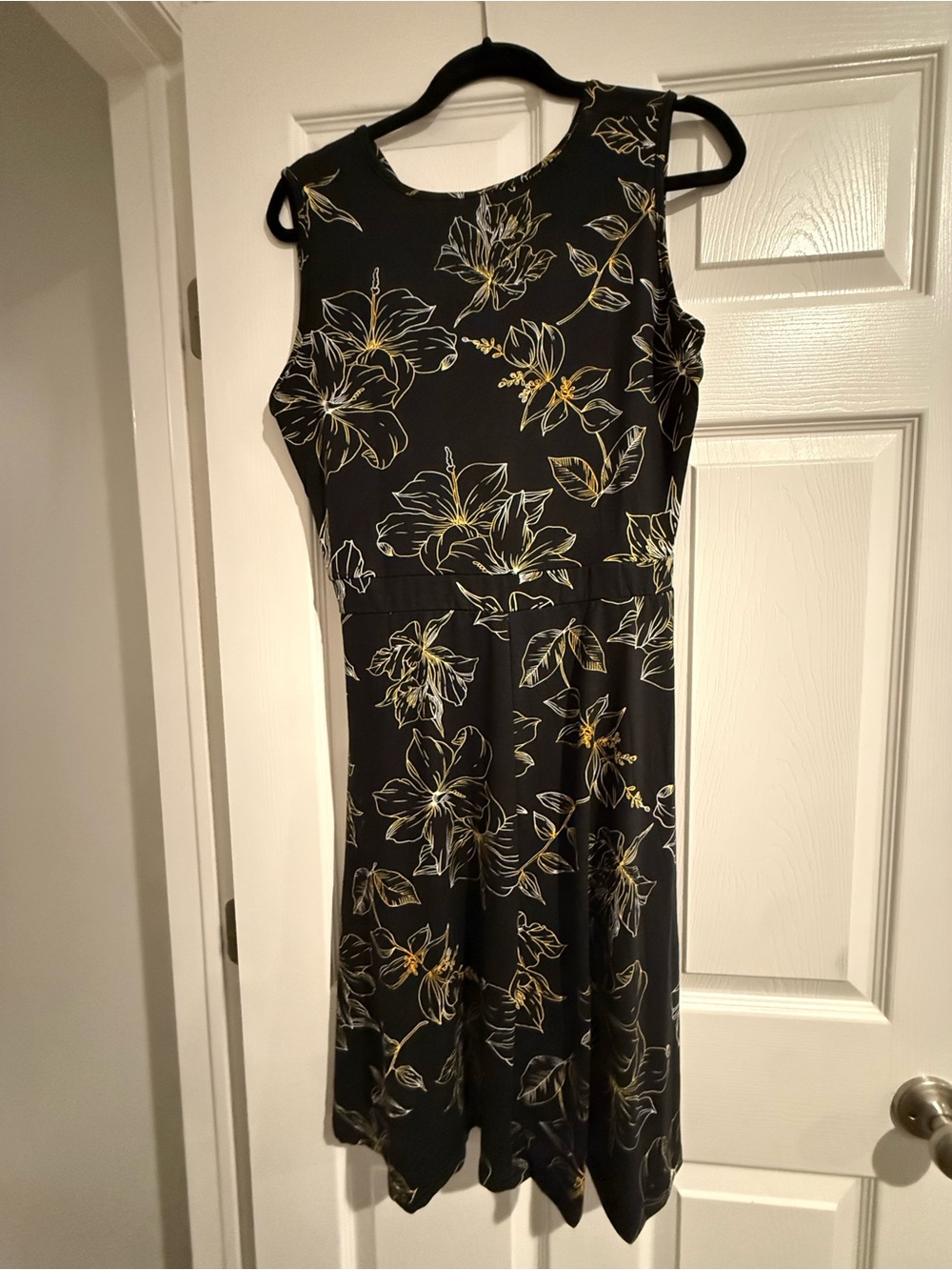 Auselily Sleeveless Black Floral A-Line Dress with Gold Accents